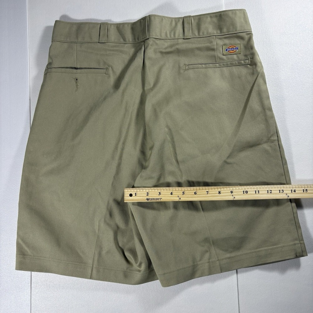 Vintage Dickies Workwear Shorts Mens 36 Khaki Pleated Casual Skate Y2K USA